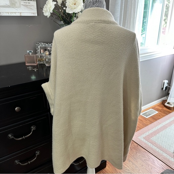 LC Lauren Conrad Cream Poncho with Black Accents Cape Sweater One Size (EUC) - Picture 9 of 15